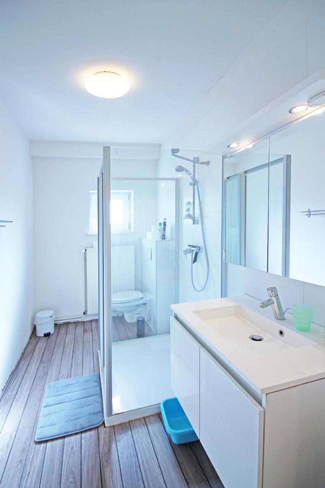 Brussels Guesthouse - Private Bedroom And Bathroom Exterior foto